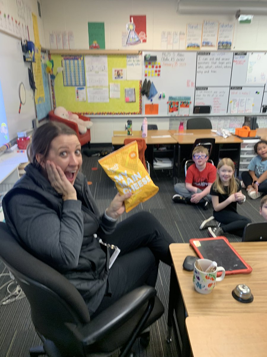 DeetsQuest's tweet photo. Sending a big THANK YOU to @DoADoubleGood! The @gsgators &amp; @hawks_hc teachers LOVED their surprise!  We ❤️ your popcorn &amp; generosity!  Thanks for Raising JOY in @olatheschools!❤️🍿❤️ https://t.co/oaqdlw2yhW