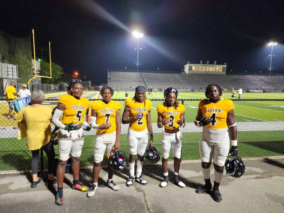 RECRUITER COME GET EM!🚨
@sheknows__30 <a href="/DjColeman45/">D'wayne Coleman Jr</a> <a href="/dylanjohnsonPCH/">Dylan Johnson</a> <a href="/JamariWright18/">Jamari “Jam” Wright</a> Big time athletes( They will be great in any program because TRUST)
•Dwayne Coleman- LB/ Saftey
•Dylan Johnson- WR/DB
•Brandon Respress- DB
•Jamari Wright- LB/EDGE/TE