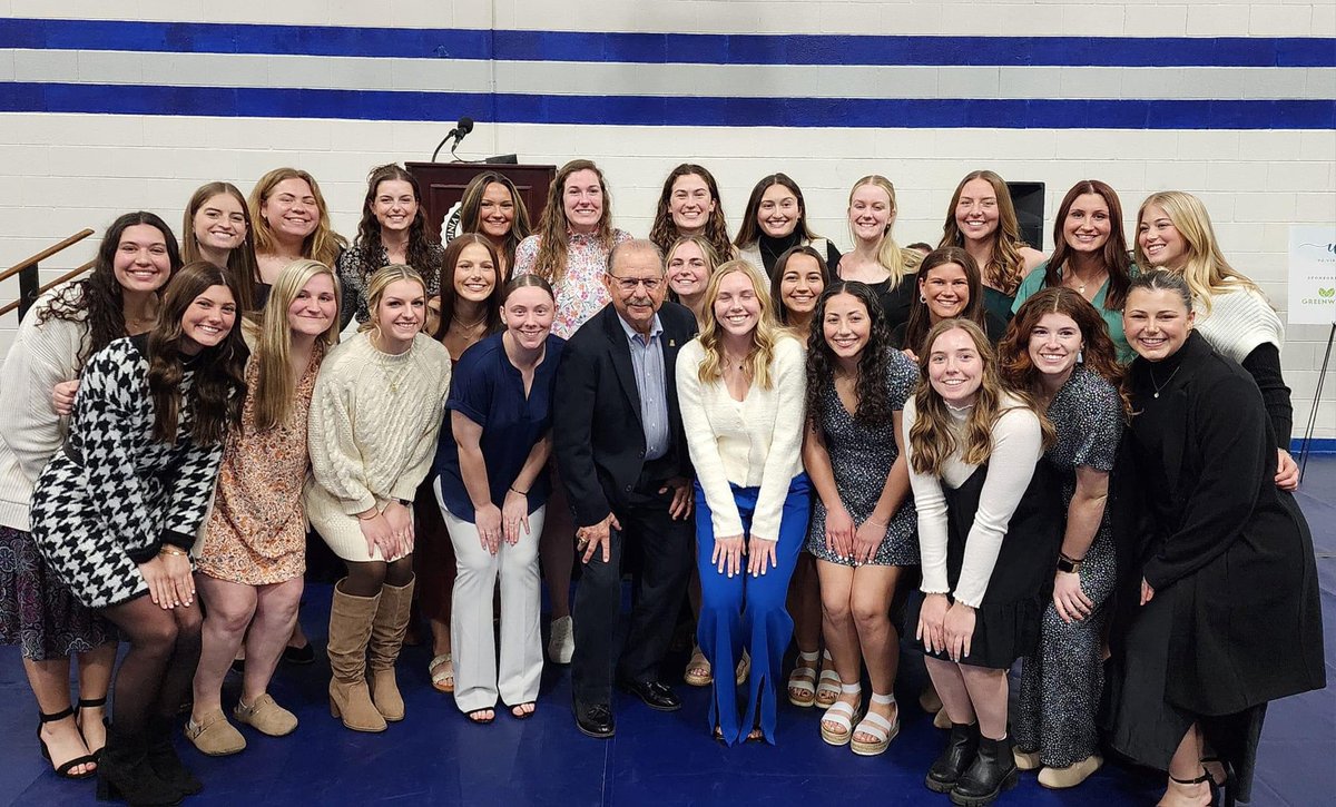 VWUSOFTBALL's tweet photo. Remember that time your team got to hang out with Mike Candrea? https://t.co/6Q2WfyFuAX