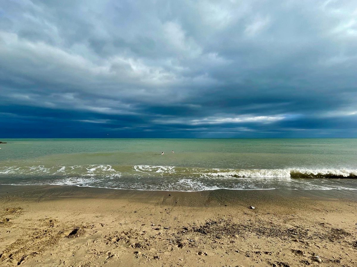 Me &amp; the teen in the sea #Bray fab photo by ⁦<a href="/LenaByrne/">Lena Byrne</a>⁩