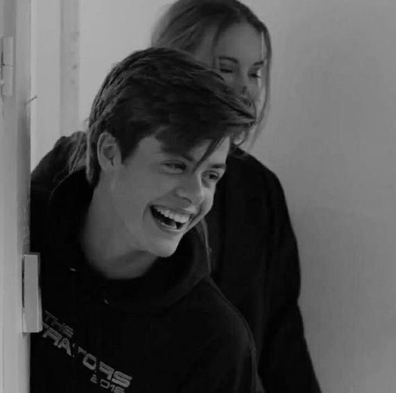 013RWINX_'s tweet image. ᅟᅟᅟᅟᅟᅟᅟᅟᅟᅟ
𝐈’m you                               but stronger
ᅟᅟᅟᅟᅟᅟᅟᅟᅟᅟ