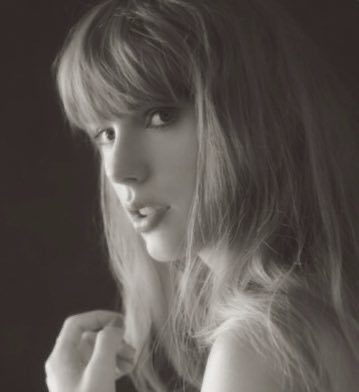drewgirlevil's tweet photo. it’s safe to say that the sapphic gaze will flourish through the visuals of this album https://t.co/jCbBmDjKxa
