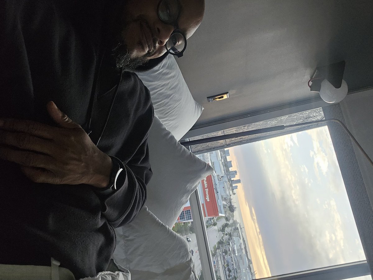 Yesterday, I had a photo shoot at Aloft Fort Lauderdale Airport. Since I was scheduled for a gig in Miami, I decided to book a room for the night. The room was so comfortable! And look at this view! Superb!👌 

#AloftHotels #VisitLauderdale #VisitFlorida #FortLauderdale #Hotels