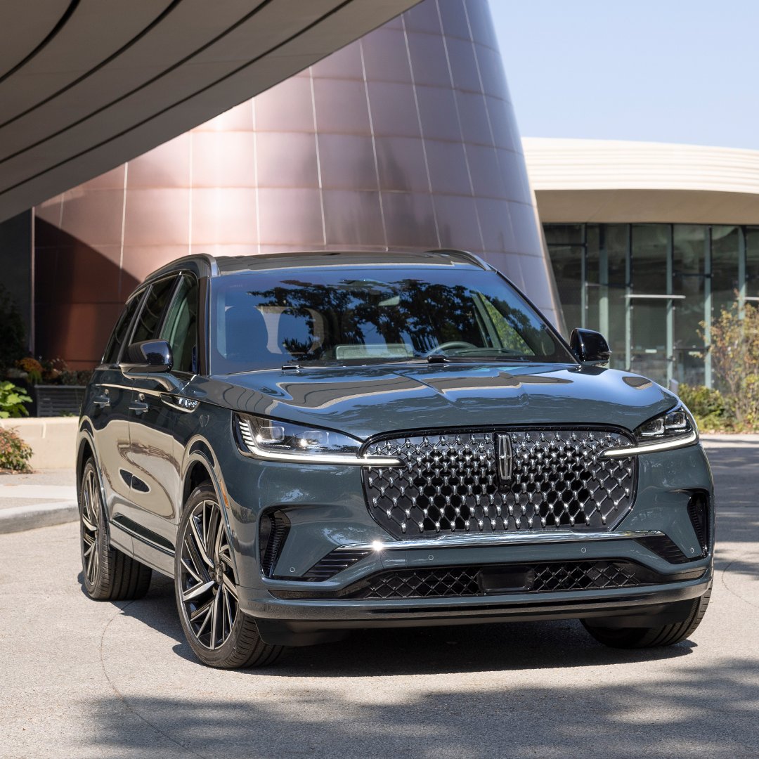 lincolnqc's tweet photo. #LincolnAviator, avec une nouvelle technologie connectée et un nouveau look. Qu'attendez-vous le plus de la nouvelle technologie ou du nouveau design ? https://t.co/lZilcgsmdk