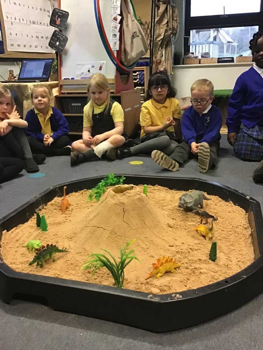 Canon_Reception's tweet image. What an explosive afternoon we’ve had in Reception! We have been scientists and have learnt all about chemical reactions by making our very own volcano erupt 🌋 @Cornerstonesedu #DangerousDinosaurs #EYFS @CanonSharples #cspsscience @LT_Trust