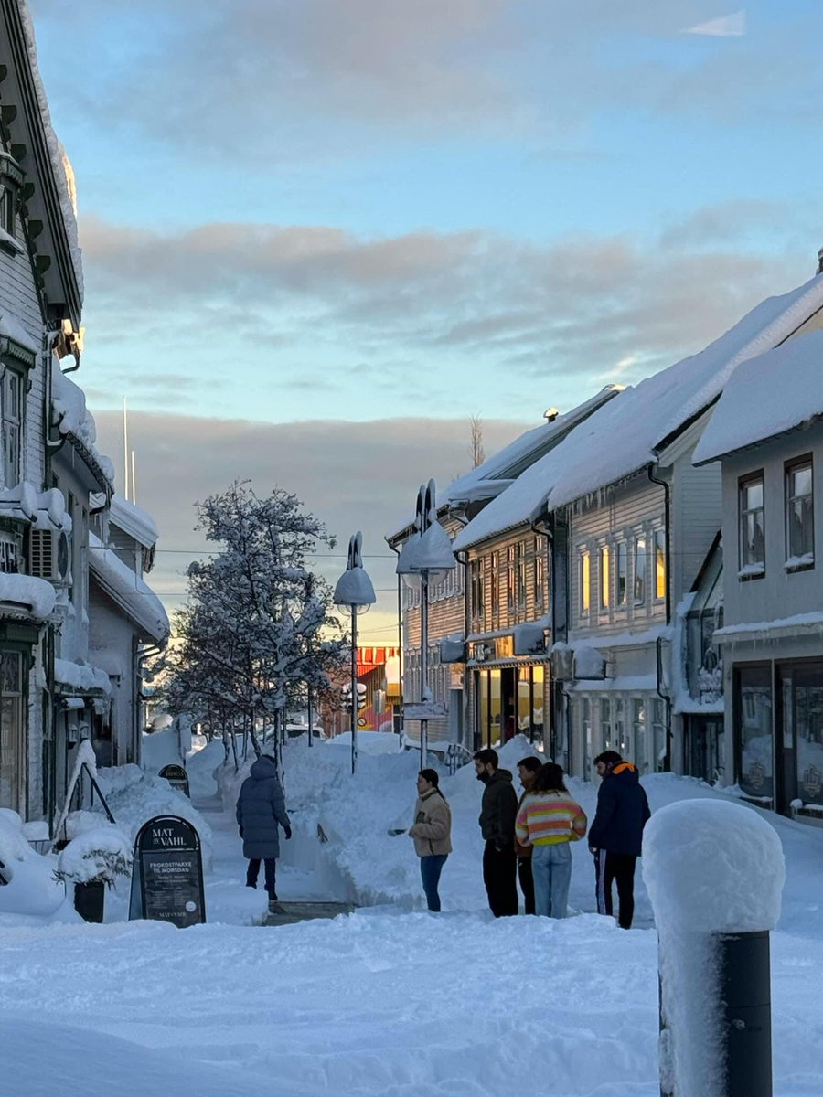Good afternoon from Norway…we had a dumping of snow for 24 hours…stopped now but turn very cold so frozen and hard to dig out cars and houses etc.