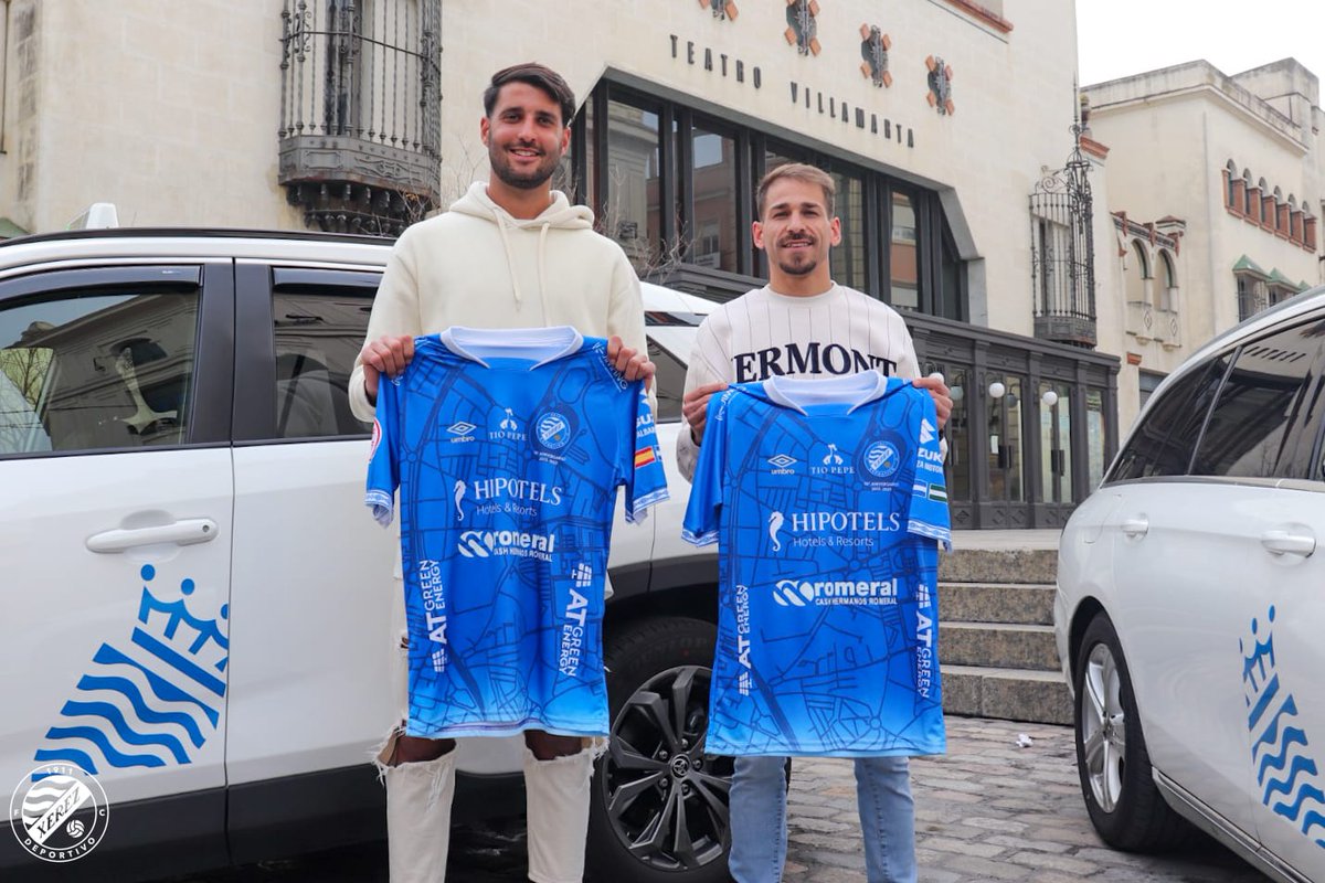 🤝🚖 Apostamos por #Jerez. Apostamos por nuestros taxistas  

Dentro del marco de colaboración con <a href="/TeleTaxiJerez/">TeleTaxi Jerez</a>, dos de nuestras últimas incorporaciones, <a href="/Albeertoduran10/">Alberto</a> y <a href="/alvarogarrido94/">Alvaro G.R</a>, han sido presentados junto al Teatro Villamarta

#LibreYNuestro