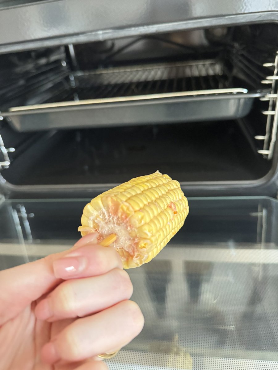 VictoriaUn58908's tweet photo. @waitrose this is the 4th time I’ve bought food that was already going off! Pink mould growing 🤮 https://t.co/1JF7OdcG7X