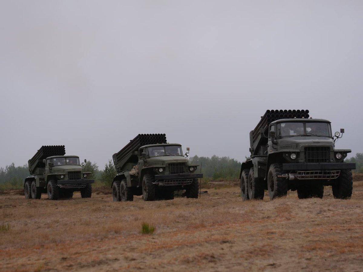 #TRENDINGNEWS #AmmunitionProduction Belarus Boosts Artillery Arsenal: New Rockets with Extended Range Set to Dominate Military Landscape: The current production capacity of the newly established Belarusian industry for rockets remains uncertain, with… dlvr.it/T2Kxtr