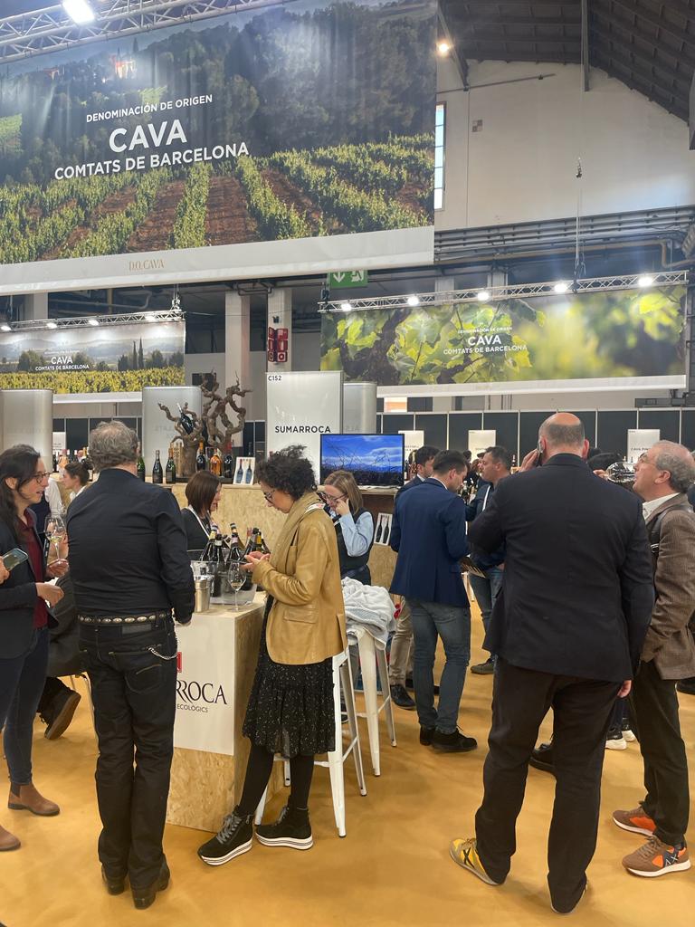 Comencem #barcelonawineweek amb una gran ponència a mans de  Álvaro Ribalta Millán i 
@jluquesanz sobre "Los vinos de mínima intervención y la DO Penedès" on el nostre 2CV ha sigut un des protagonistes! Som-hi!  
Sumarroca C-152