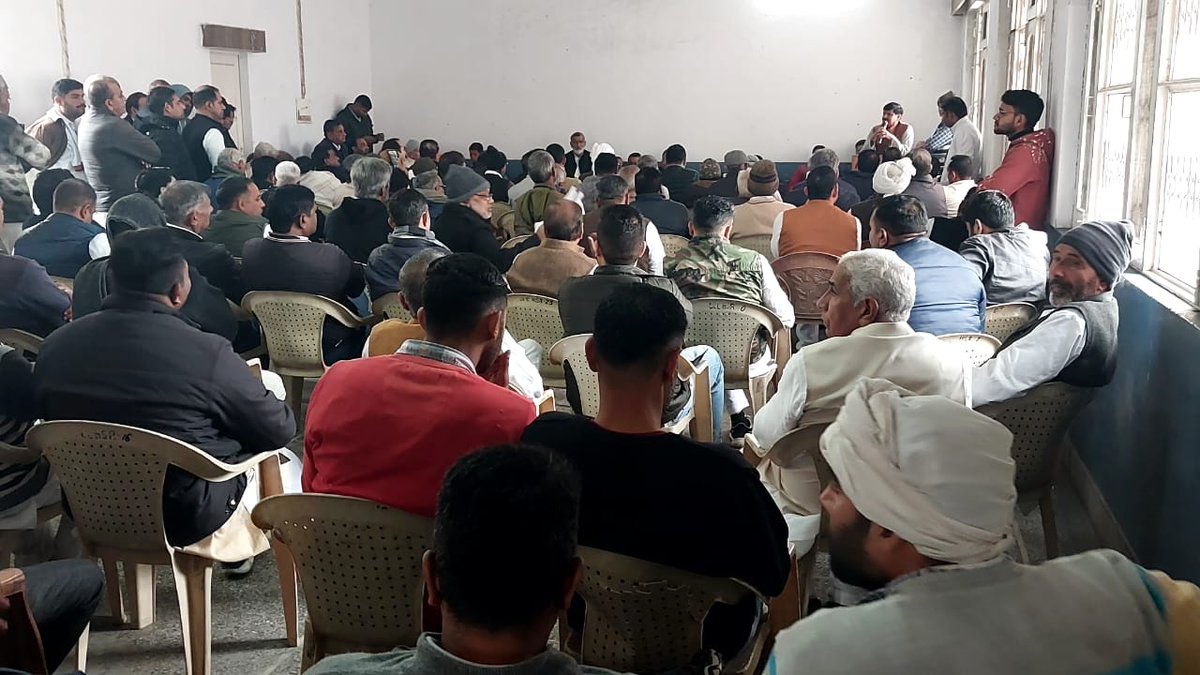 ParveshTyagi16's tweet photo. हिसार लोकसभा प्रभारी श्री कांति लाल बबरवा जी के साथ हिसार कांग्रेस भवन में मीटिंग https://t.co/vLZI43eXLt