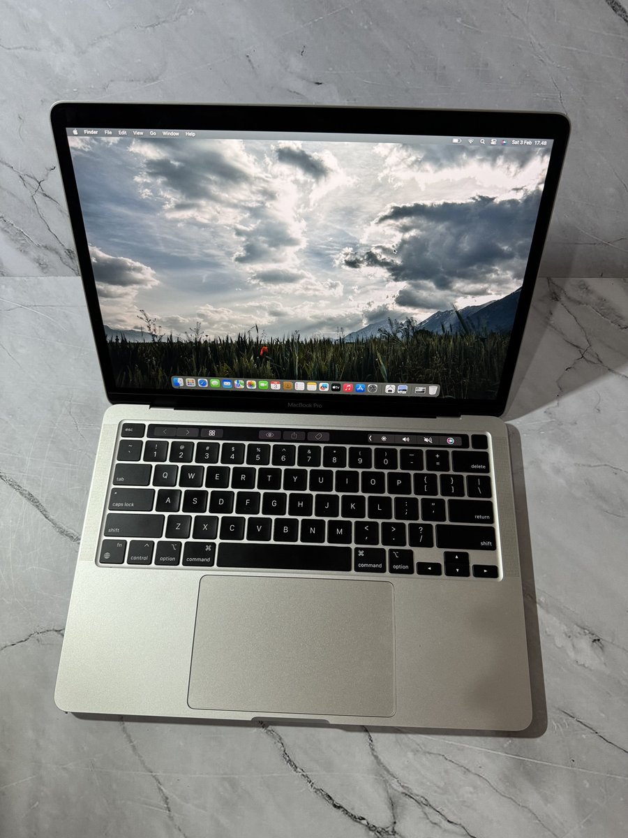 bhaguz_403's tweet photo. Permisi Twitter mau jual MacBook Pro M2! 😍
Spek MBP 13 inci M2 warna Silver 256/8.
Unit resmi 🇮🇩 muluuus cakep siap gass kerja. Kelengkapan unit + charger, kirim2 aman pakai box JNE.

Harga muraah 16.5 juga aja bungkus. Minat cuss DM alamat cek ongkir. Bantu RT ya thank you 🙏🏼 https://t.co/Q4yvqjMrim