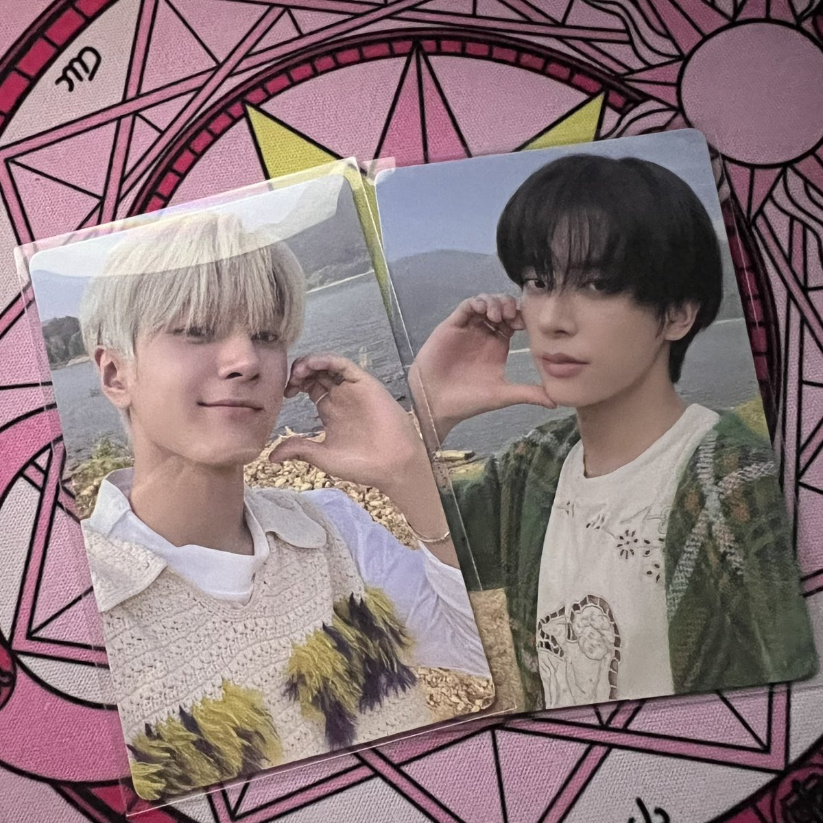 jaytzng's tweet photo. the bias &amp; the bias wrecker 💖

— tysm @jayities for the smooth and fast transactions! ✨ https://t.co/24657aeIMq
