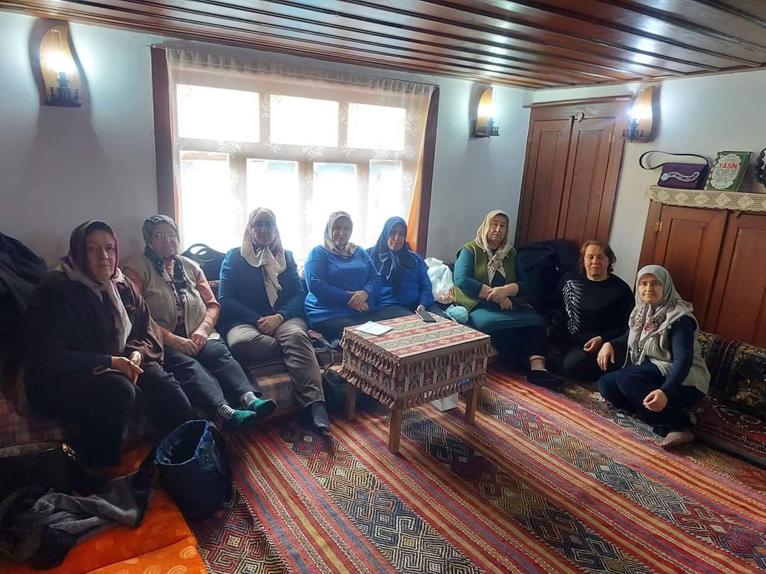 Kadınlarımız Kültür Evimizde bir araya gelerek hoş sohbet ettiler.