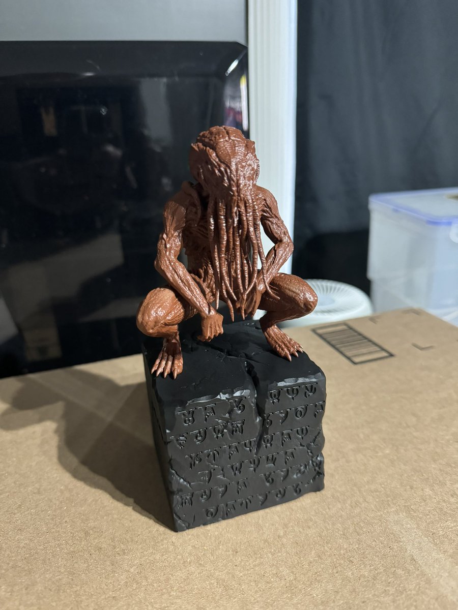 fryday444's tweet photo. Never been much of an artist but I find printing and painting 3D models extremely cathartic. I worked on this Cthulhu statue for the past couple weeks as a way to unwind from work. I think it turned out pretty good! #3dprint #cthulhu #art https://t.co/TZ02DKQWM5
