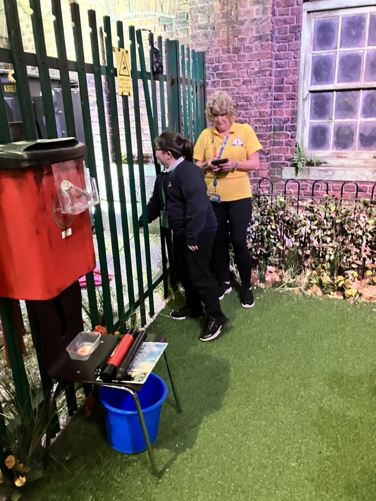 Mrs Thompson tweet media