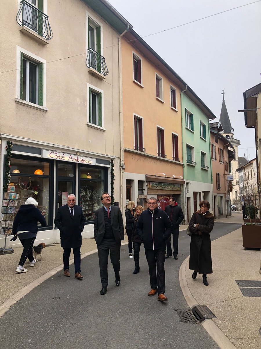 Prefet74's tweet photo. Yves Le Breton,@Prefet74 s'est rendu à #Seyssel où il a visité, aux côtés des élus locaux certains sites de la commune. Une présentation lui a également été faite des actions réalisées & des projets à venir. https://t.co/GqtjM2hU9N
