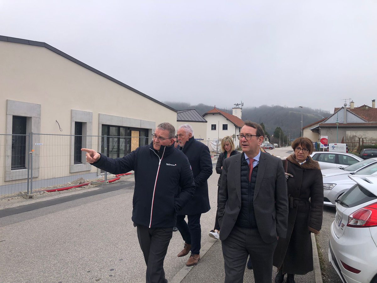 Prefet74's tweet photo. Yves Le Breton,@Prefet74 s'est rendu à #Seyssel où il a visité, aux côtés des élus locaux certains sites de la commune. Une présentation lui a également été faite des actions réalisées & des projets à venir. https://t.co/GqtjM2hU9N