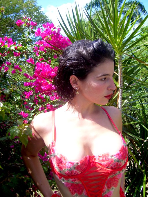 💗 FeB &hearts;️   https://t.co/LUicb8ocKV https://t.co/PMgLQbuiln