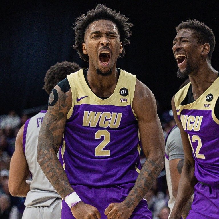 Western Carolina guard Vonterius Woolbright is having an INSANE senior season: 22.4 PPG (4th in D1) 12.4 RPG (2nd in D1) 5.4 APG 47.1 FG% Screw it, put him in the NPOY race.