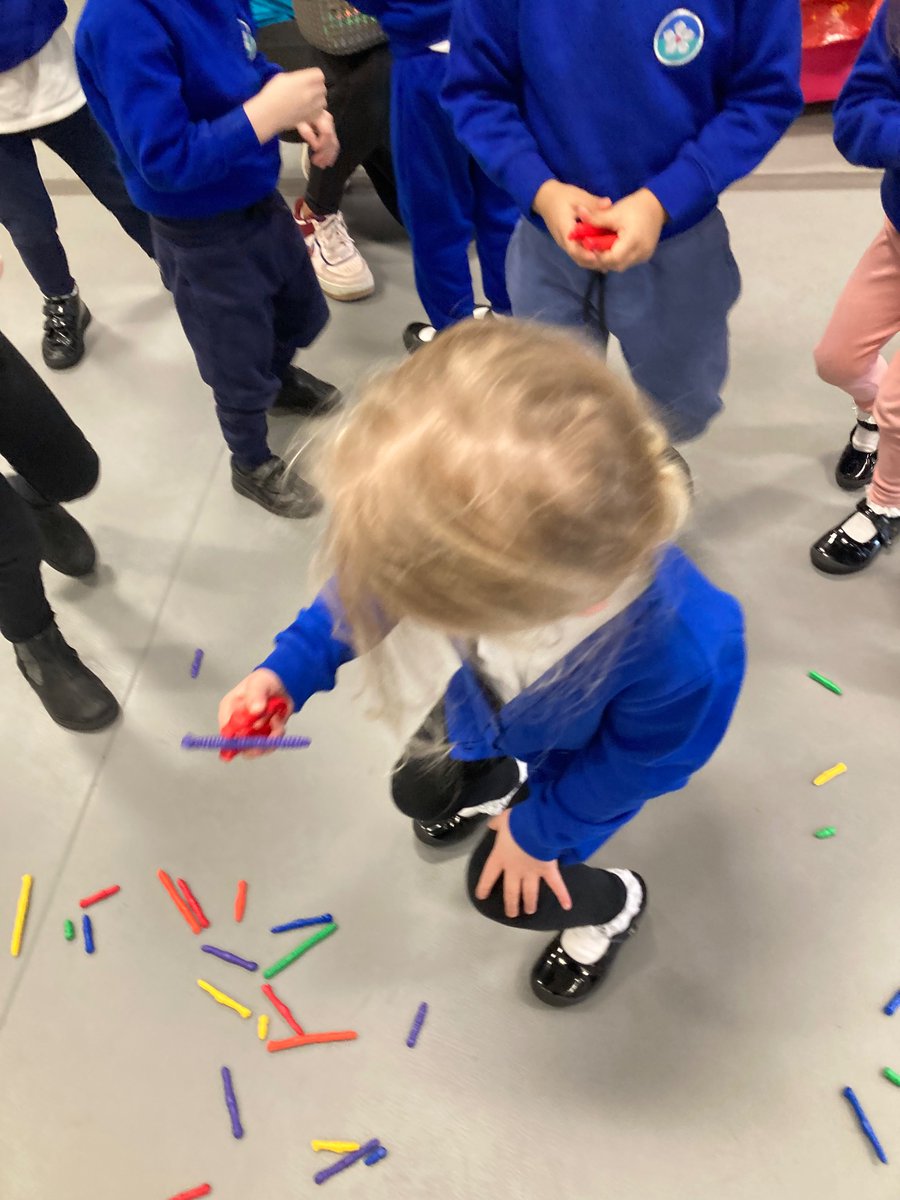 RosecliffeSpen1's tweet photo. What an exciting afternoon for Petals class (pre school). Our friend, Lauri, from Drama Tots West Bridgford and Nottingham South took us on an adventure all about Chinese New Year. It was such a fun way to learn about an amazing celebration! #ChineseNewYear #EYFS  #dramatots https://t.co/AtKYiXIroZ