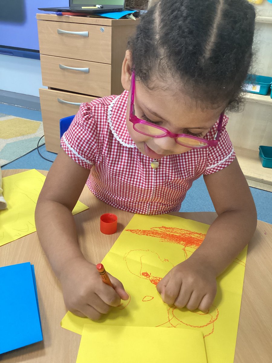 FS_STMore's tweet photo. The children made cards - they talked about celebrating birthdays.  @STM_Hull https://t.co/QMwKb8cXZw
