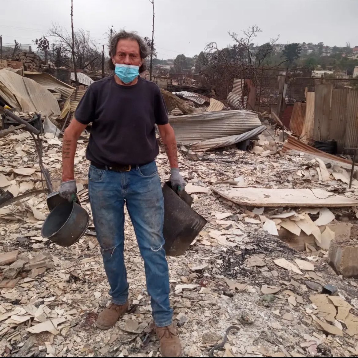 Rebelde_1312's tweet photo. #Lukaton en apañe para una kompañera cuyos abuelxs lo perdieron todo. #soloelpuebloayudaalpueblo kabrxs y la #Solidaridad es nuestra arma Ⓐ🏴 RT porfa #fuerzavalpo #Incendios https://t.co/UDcYIUxEM8