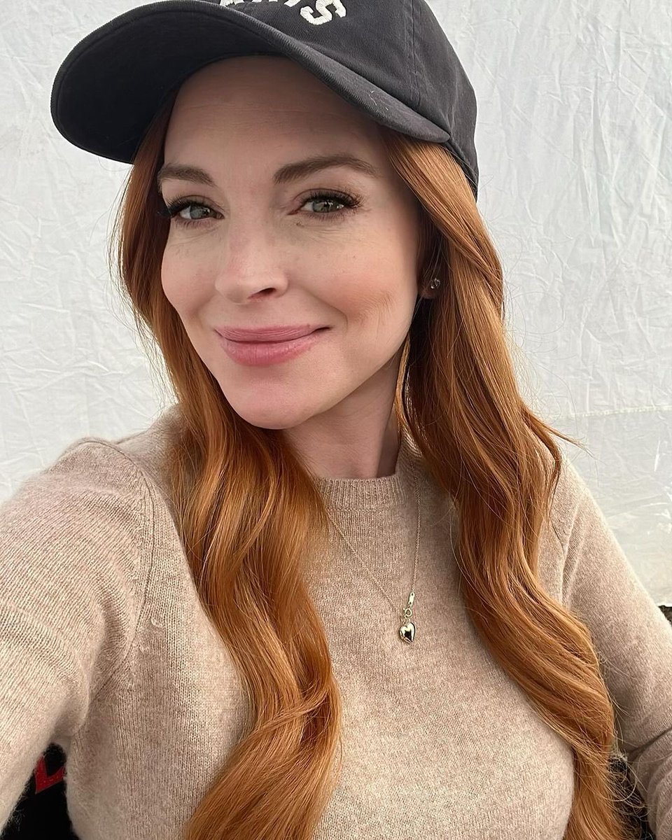 📸 | Lindsay Lohan shares a new selfie.