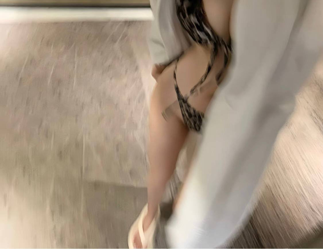 karissa_slut's tweet photo. 放假了，开开心心的 https://t.co/LzrJnxAkjo