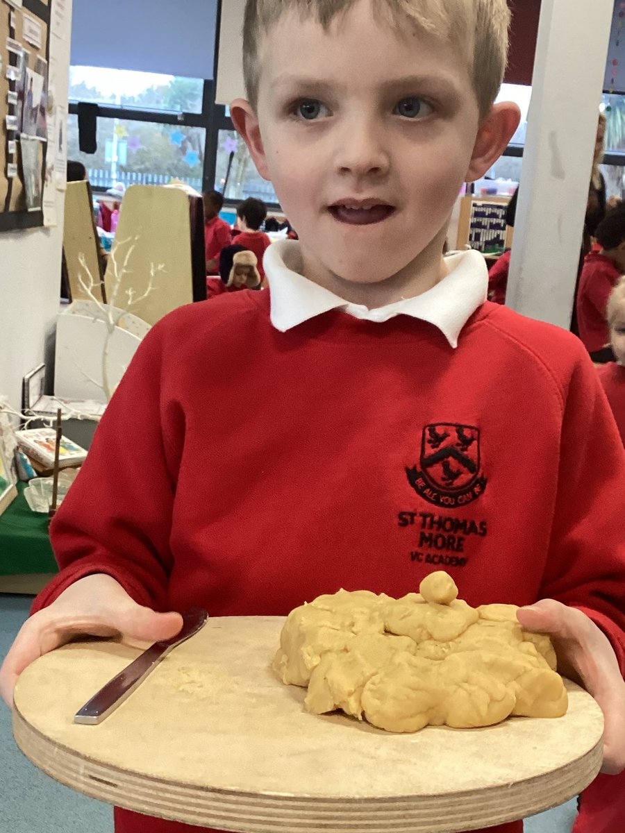 FS_STMore's tweet photo. I made a cake and I wan to sing happy birthday to you. That's how we celebrate a birthday. @STM_Hull https://t.co/kr1nr1jwoG