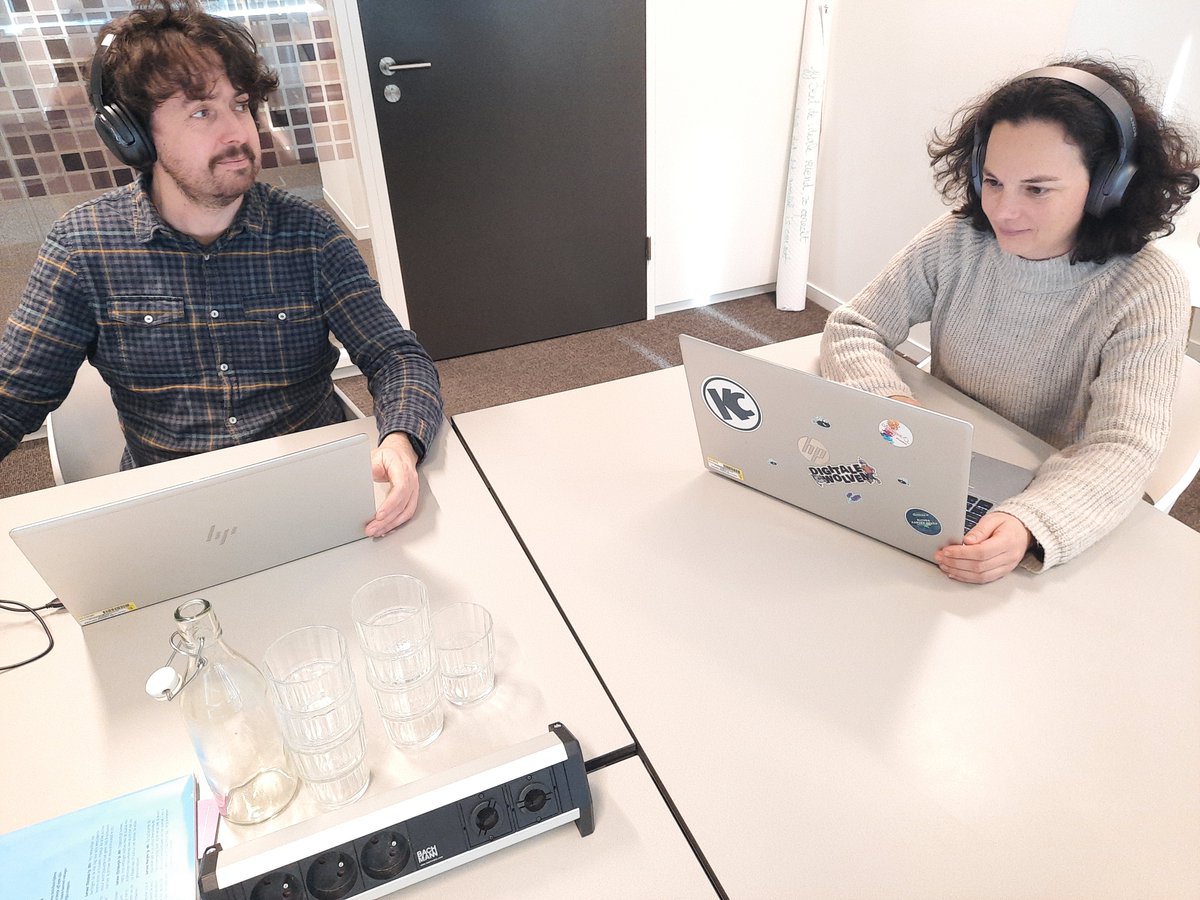 onderwijs_Vl's tweet photo. ▶️ Lien en Jan zitten alvast klaar om de #digisprong webinar over een beter én veiliger internet in goede banen te leiden.
💬 Op Safer Internet Day laten ze graag enkele experten aan het woord die het nodige cyberbewustzijn bijbrengen met praktische informatie en bruikbare tips. https://t.co/qkVRbFXpyM