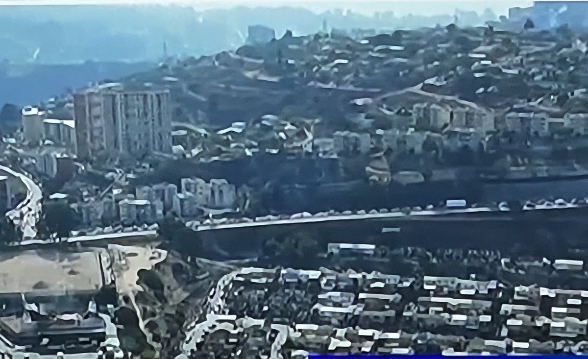 VaneTejedora's tweet photo. Porfa no vengan a Quilpué 
Los atochamientos son kilométricos.
La ruta las palmas está cerrada, camino internacional colapsado, troncal sur colapsado, calle marga marga congestionada. 
Si no vive en #Quilpué no venga.
Si va al interior elija otra ruta, o ármese de paciencia. https://t.co/RFIUoNT4xX