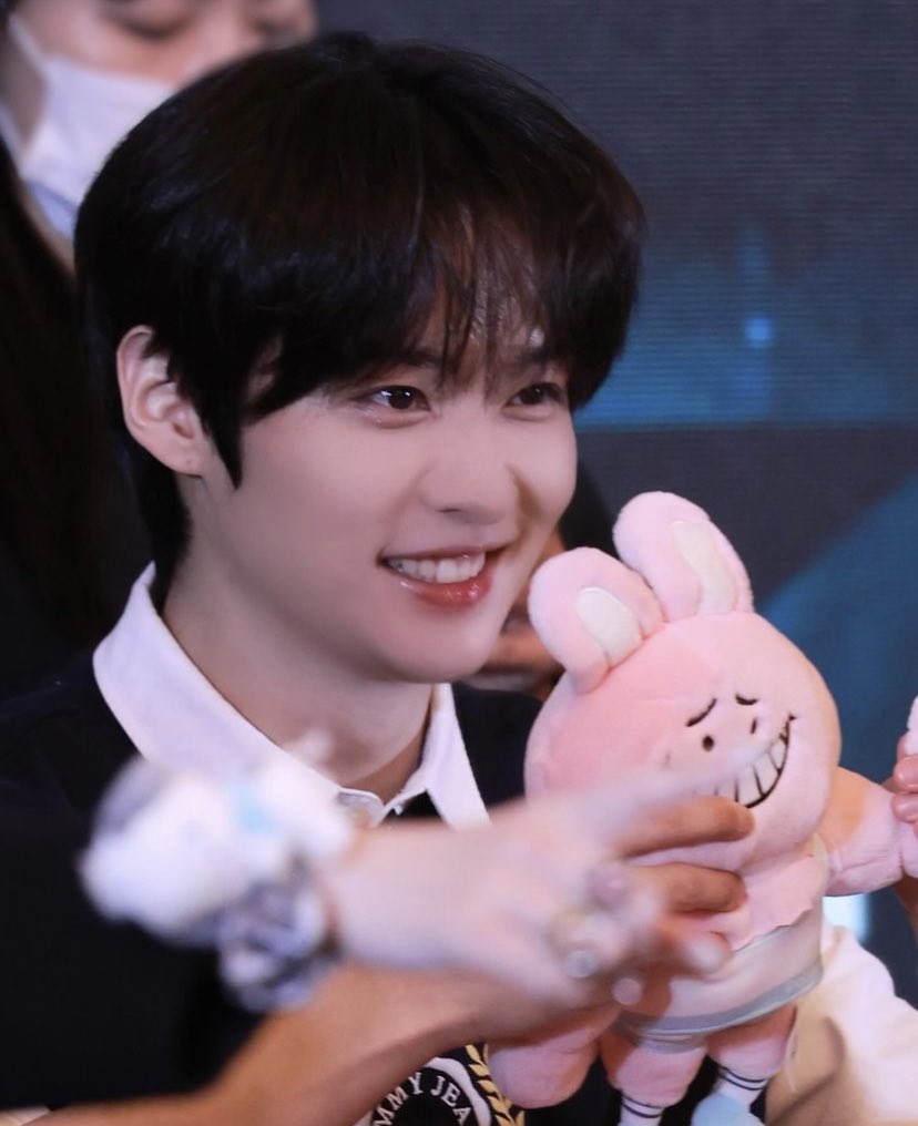 i6evolstac's tweet photo. jagiyaaa🩷🐰 https://t.co/6VT1U2QgSf