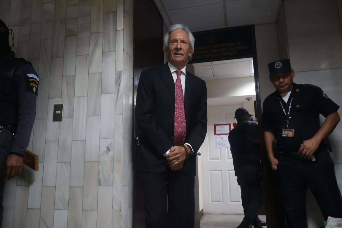 lahoragt's tweet photo. #AhoraLH | Jose Rubén Zamora, presidente del extinto diario elPeriódico, llega a Torre de Tribunales. Este día se tiene programada su acusación para decidir si debe ir a juicio en un cuestionado segundo caso.

📷Maria José Bonilla/La Hora https://t.co/MeXqIeHpk1