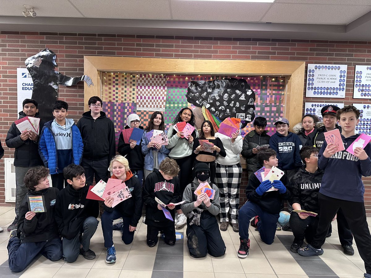 FredCCookPS's tweet photo. Many of our classes participated in the Caring with Cards and Carnations Campaign that distributes handmade Kindness cards to seniors in Bradford. Thank you @SouthSimcoePS for organizing this great initiative. @SCDSB__OPHEA @opheacanada https://t.co/wFstgr1YaW