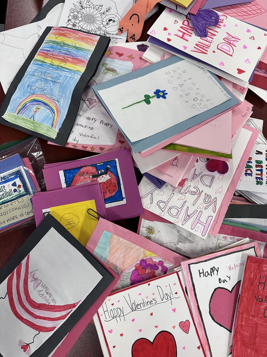 FredCCookPS's tweet photo. Many of our classes participated in the Caring with Cards and Carnations Campaign that distributes handmade Kindness cards to seniors in Bradford. Thank you @SouthSimcoePS for organizing this great initiative. @SCDSB__OPHEA @opheacanada https://t.co/wFstgr1YaW