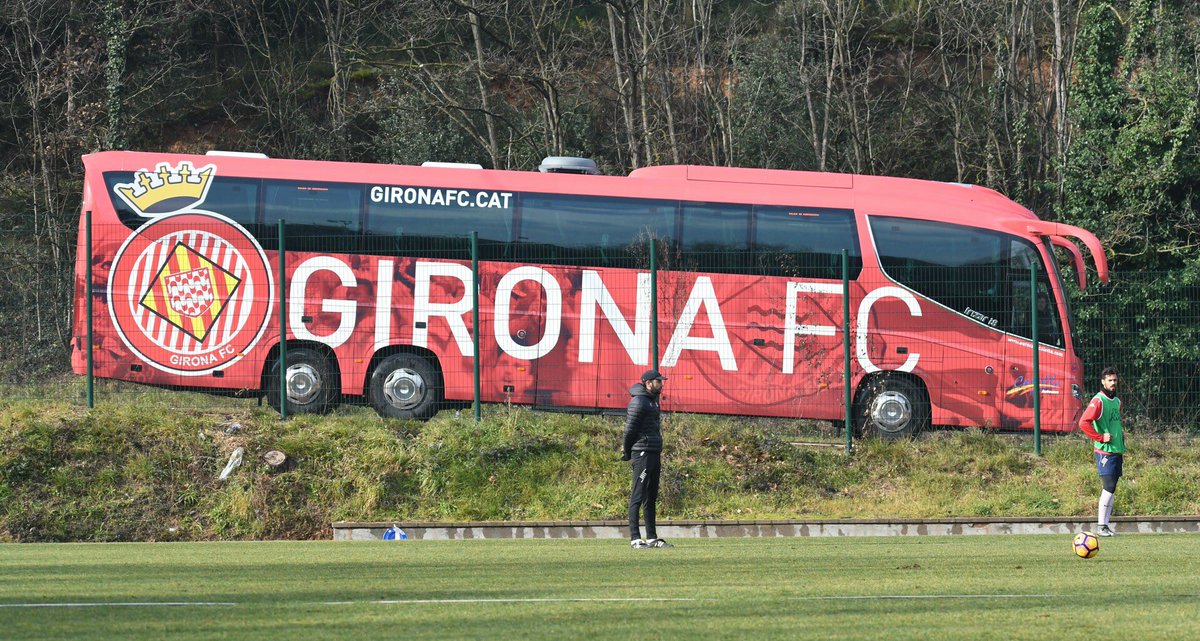 MundoDespectivo's tweet photo. 🚨 #ULTIMAHORA 🚨

💥El Girona no podrá desplazarse al Bernabéu el próximo sábado porque el comité de competición ha entrado de oficio y ha sancionado al chofer del autobús del equipo catalán. https://t.co/5HLwk46Lf1