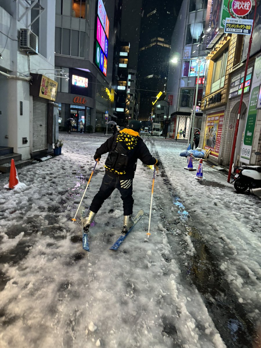 g04022155's tweet photo. 今日はスキー日和

#スキー
#サンシャイン通り
#雪 https://t.co/uZiYPHuCWj