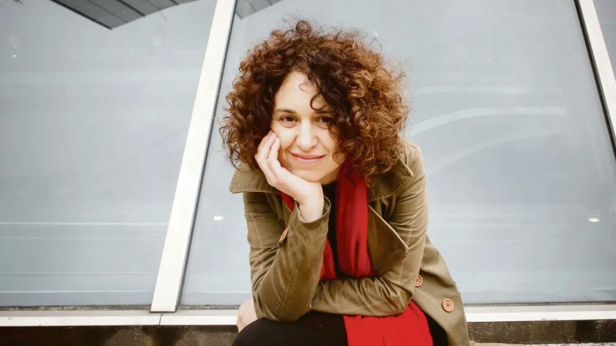 Hoy a las 21 hs en el programa radial Dionisio, declarado de interès cultural por la Legislatura de la ciudad de Buenos Aires y el Senado de la Naciòn, por FM La Tribu 88.7 Mz, entrevistaremos a la dramaturga, directora y gestora cultural Eva Halac