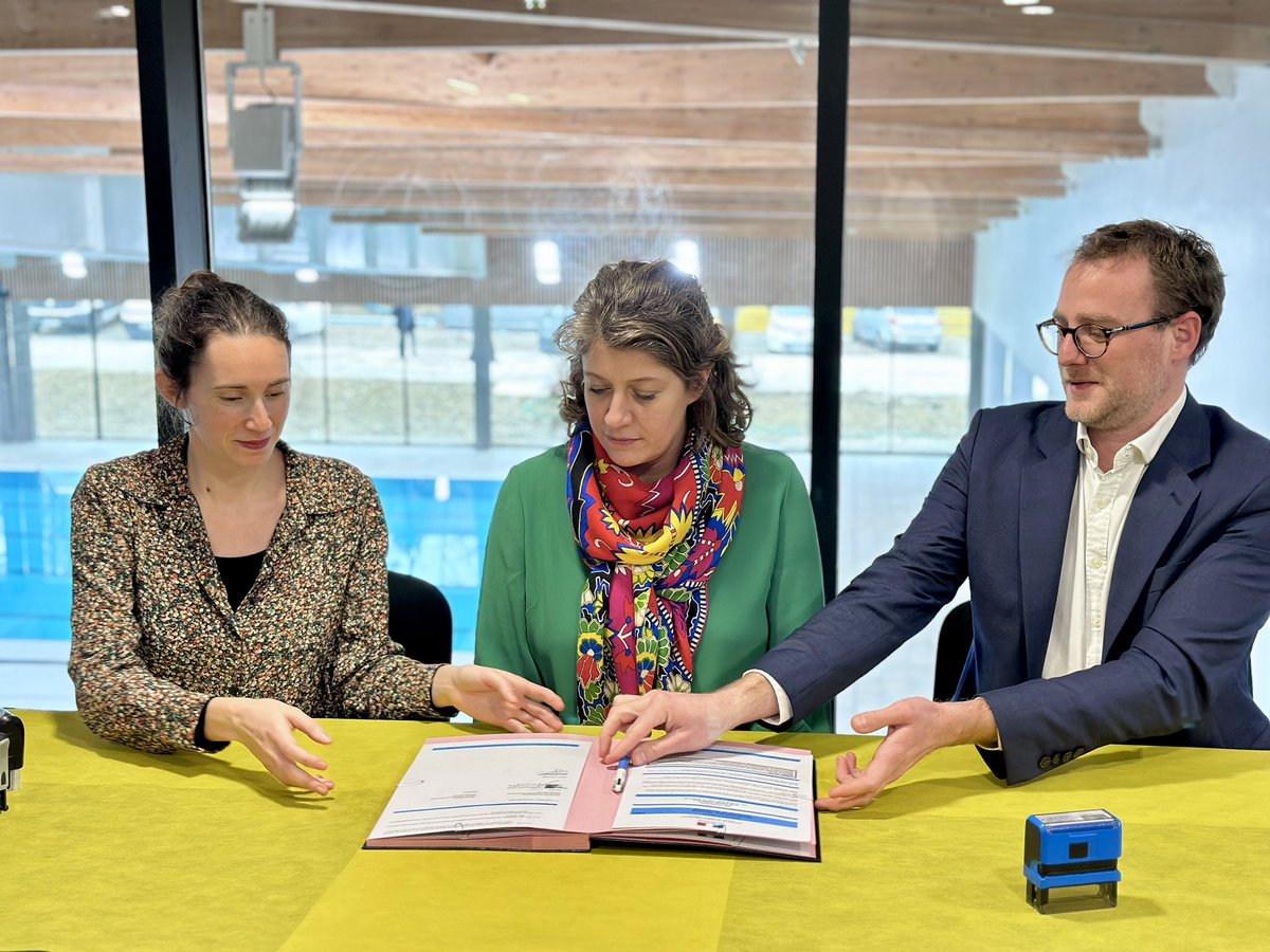 francletkarine's tweet photo. Nous avons officiellement signé la réception de la nouvelle installation sportive à #Aubervilliers ! La piscine, tant attendue par nos concitoyens, sera opérationnelle pour les #JOP2024, offrant un héritage significatif aux habitants qui pourront y accéder par la suite ⤵️ https://t.co/GTQ4PTgRuZ