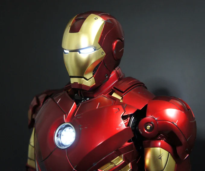 HOT TOYS クォータースケール 1/4 アイアンマンMk4に電池入れたんでテスト兼ねつつ数枚撮ってみるやっぱライトアップさせると段違いにカッコイイな! 