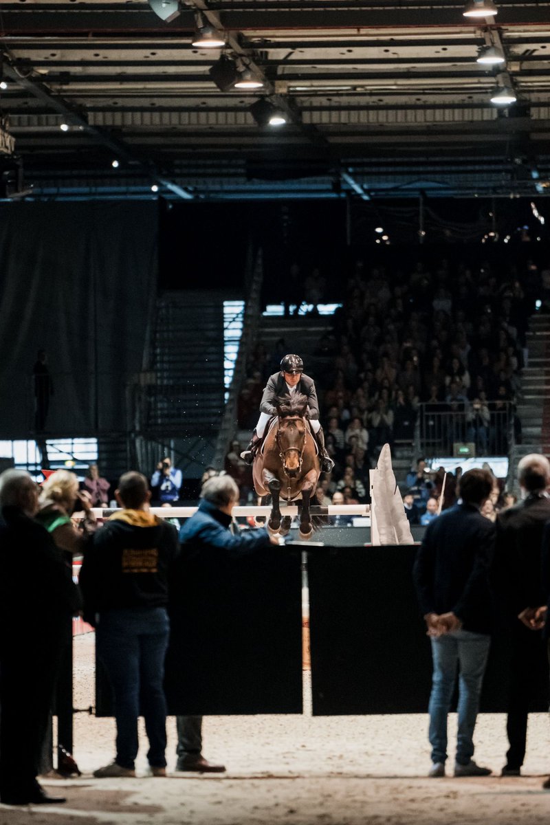 JumpingBordeaux's tweet photo. Merci pour vos sourires et applaudissements qui résonnent encore dans les tribunes et les allées. 🌟Une page se tourne, mais la prochaine se prépare déjà : rendez-vous du 6 au 9 février 2025 ! ����

#JumpingBordeaux #sport #animations #roadto2025 https://t.co/kQEdifoat5