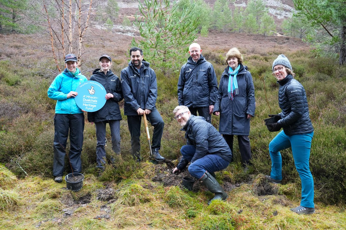 First Minister @HumzaYousaf and Biodiversity Minister @LornaSlater joined @cairngormsnews to announce over £10 million @HeritageFundSCO funding.

The investment will support #Cairngorms2030's ambition to become the UK’s first #NetZero National Park.

ℹ️ cairngorms.co.uk/park-authority…