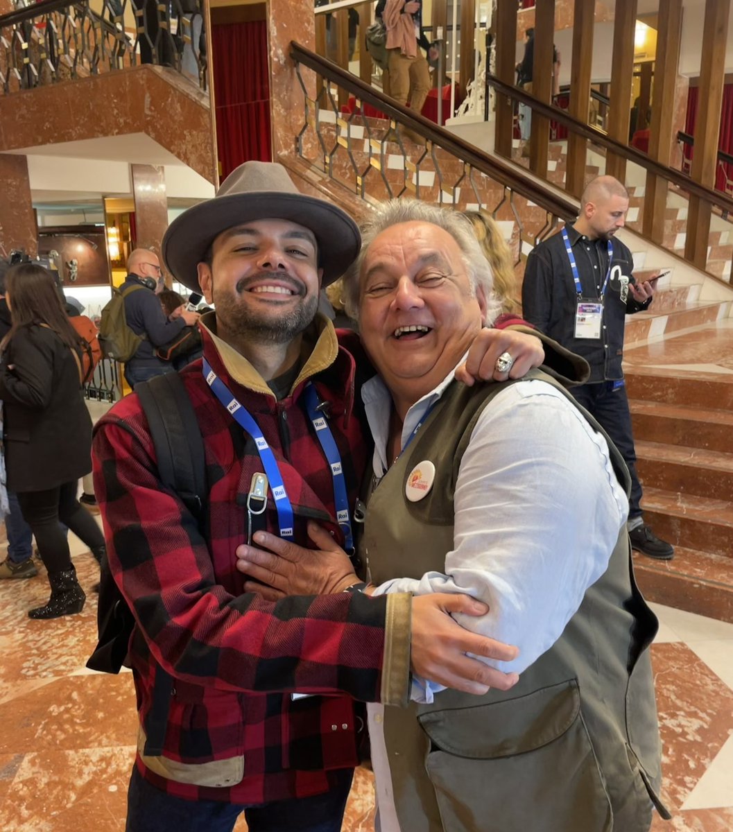 domenicomarock's tweet photo. Raga la vera Star dell’Ariston non potevo non chiedergli una foto.
Il Signor #Alfio !
#ÈSempreMezzogiorno #Sanremo2024 https://t.co/xvRbsMdmFW