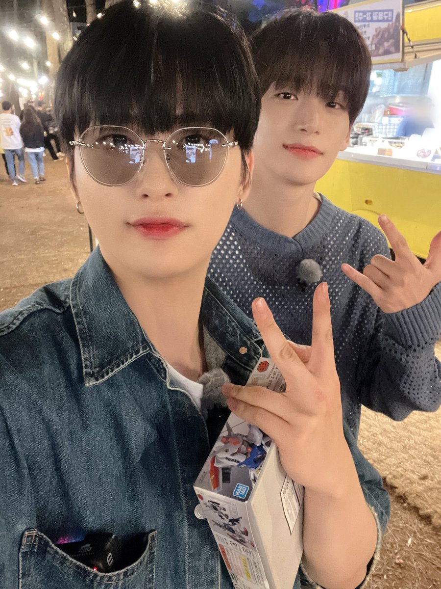 CRAVITY_twt's tweet photo. 야정모형 생일 축하한다 ~! 공공즈 포에버 ~!
#우빈 #HAPPYJUNGMODAY
#모구의_생일생일생일을_축하축하축하해 https://t.co/fOvHaRFbDX