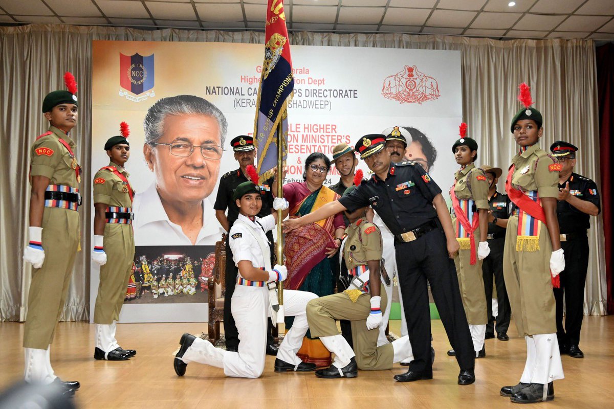 NCC_KER_LAK_DTE's tweet photo. @HQ_DG_NCC @DefencePROTvm The event concluded with the presentation of the banner to the best performing Gp of the Dte. Speaking on the occasion the Minister complimented all achievers and especially the RD contingent for their wonderful performance during Republic day parade events. https://t.co/uVet2kDP6c