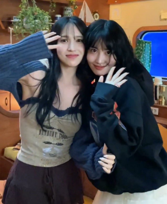 __twice0324's tweet photo. あまりに低確率すぎてミモじゃなくてもTWICEで笑顔でいてくれたらそれだけでいいっていつも言い聞かせてるくらいなので、今年1年かけてじっくり消化していきます😌💭 https://t.co/kGnZxYUGFr