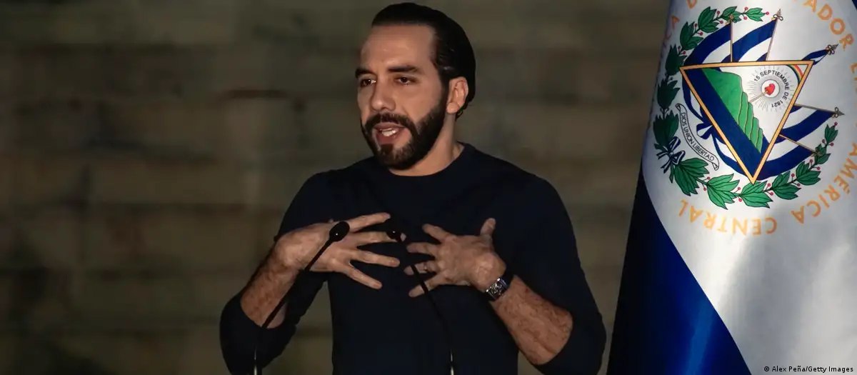 rosapantin1301's tweet photo. Nayib Bukele, los medios lo odian, la ONU lo califica de dictador, los cantamañanas que defienden los derechos humanos de los delincuentes lo desprecian, su país lo ama, conclusión: Es uno de los mejores presidentes que hay actualmente en el mundo, le pese a quien le pese.👏👏👏 https://t.co/jlrDNeYspe