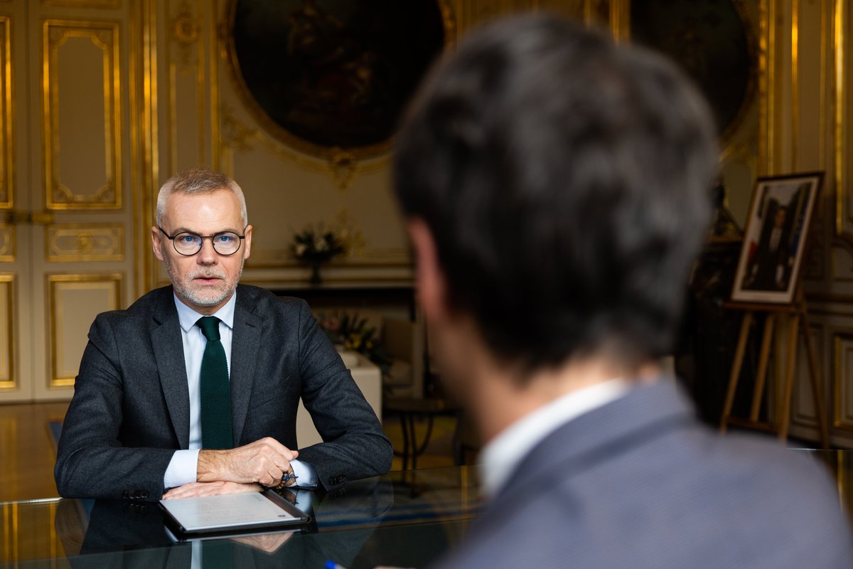 Rencontre avec @GabrielAttal en tant que Président de l'APVF pour évoquer les enjeux spécifiques aux petites villes : logement, mobilité, émancipation des collectivités, simplification... Exigeants et constructifs, nous resterons.