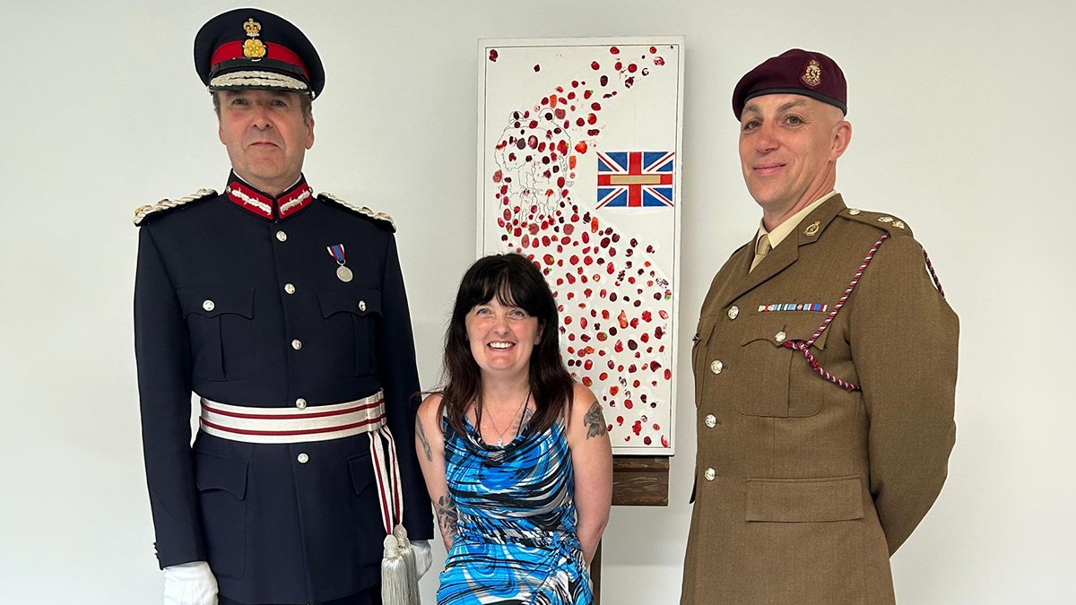 Artist Kirsty is making her mark with artwork commemorating the fallen and she needs your help with her latest project, which will raise money for a military charity. Follow the link to get involved: armyandyou.co.uk/military-theme…
